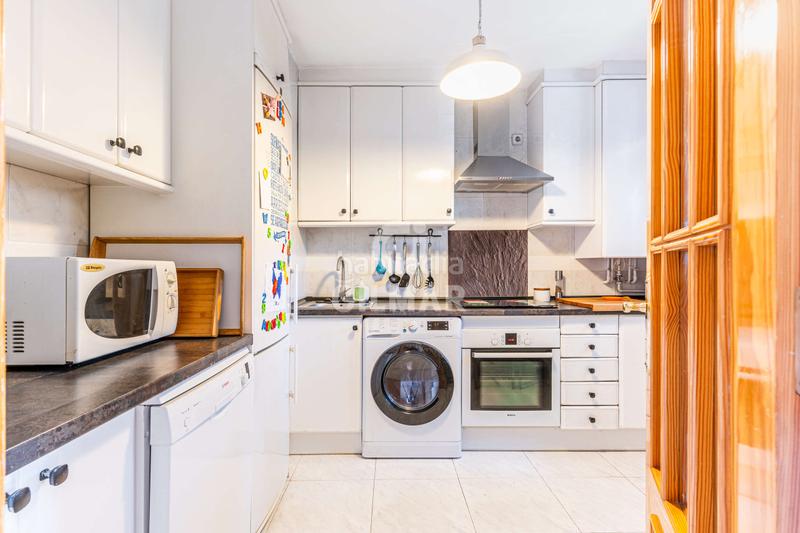 Foto 1419201f-c637-4ffc-aa46-1d3482a23d4b. Towny house with heating in Orcasitas Madrid