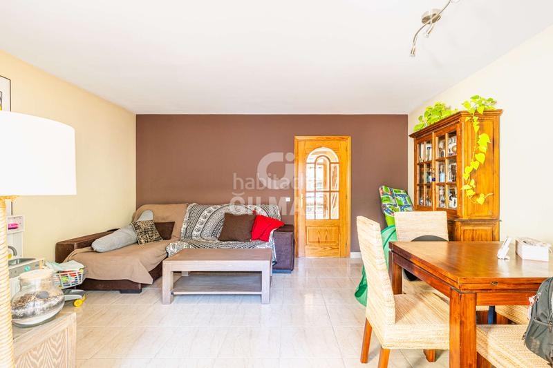 Foto 7114421d-df98-45fe-ab17-011f784297db. Towny house with heating in Orcasitas Madrid