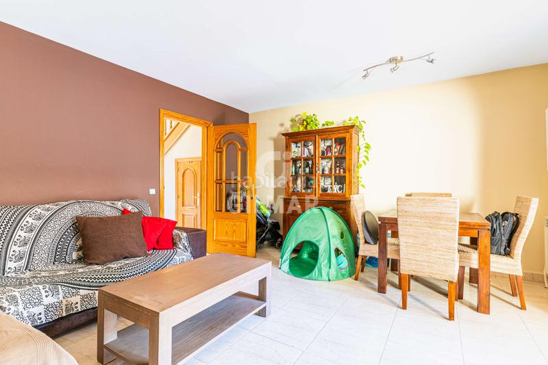 Foto 9892ea3b-fd7d-4fa6-b72c-f20b54952ae4. Towny house with heating in Orcasitas Madrid