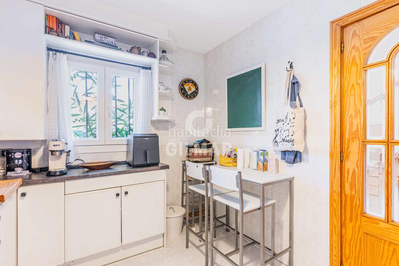 Foto b40d7616-d2d2-4de0-ad90-72ab6d552e3c. Towny house with heating in Orcasitas Madrid