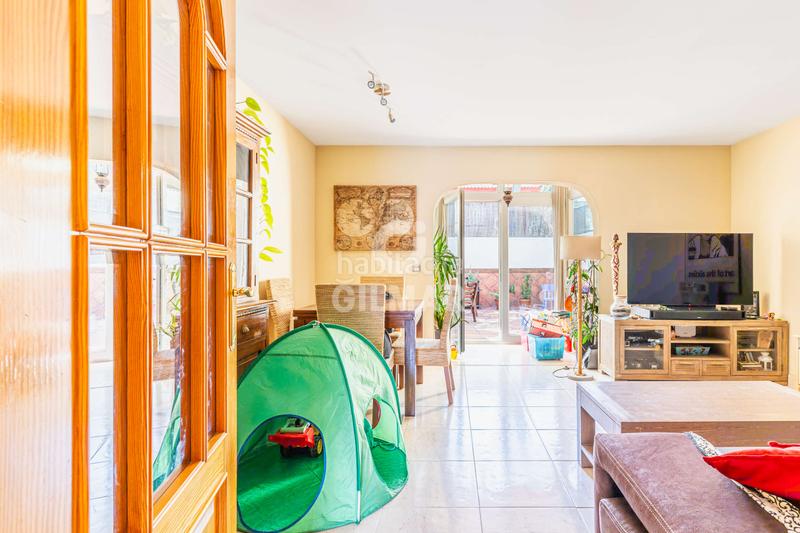 Foto cdc4259f-312b-48db-a76d-c2b3d98e892d. Towny house with heating in Orcasitas Madrid