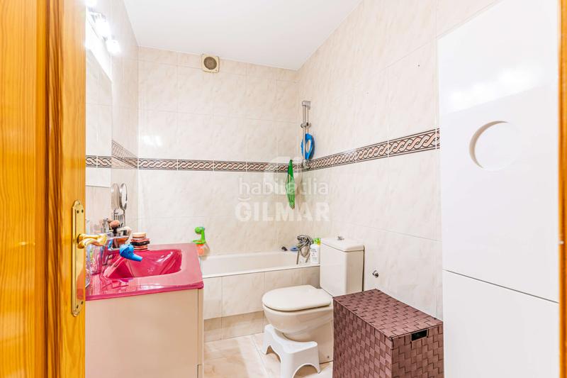 Foto efc9cc08-9a41-4909-a8f1-716fb623f470. Towny house with heating in Orcasitas Madrid