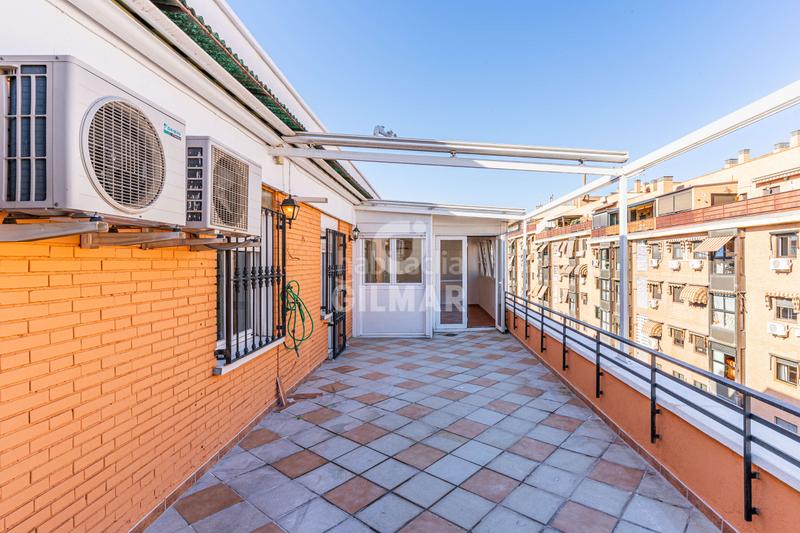 Foto b7da1219-a29d-42c4-93ee-ce02ea6c2bca. Attico con riscaldamento parcheggio in Moscardó Madrid