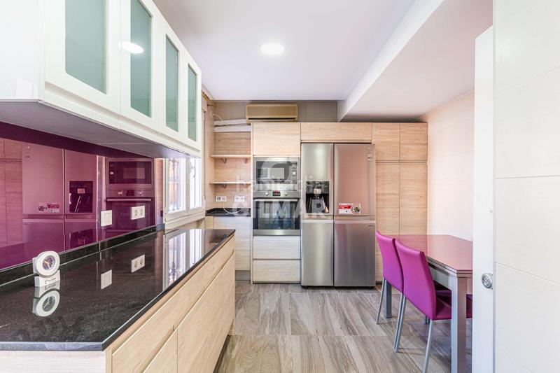 Foto b9c20da1-736d-45d4-a375-f17043664b72. Attico con riscaldamento parcheggio in Moscardó Madrid