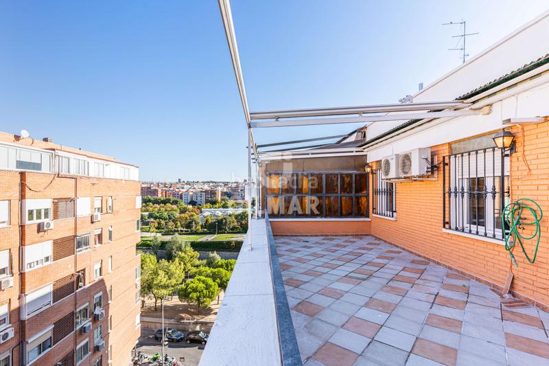 Foto bfc166a0-61ac-4003-a9d6-69fdabfbe746. Attico con riscaldamento parcheggio in Moscardó Madrid