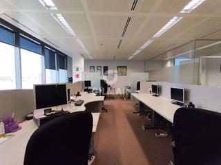 Büro in Las Águilas. Se vende en el dinámico barrio de aluche esta luminosa oficina d