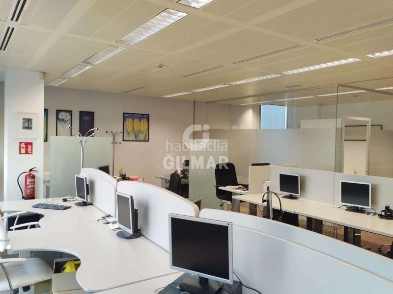 Foto 034f968d-dbdb-4259-bc9e-1959823a1589. Office space with heating parking in Las Águilas Madrid