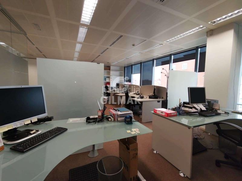 Foto 036b37b2-3419-4357-8220-a43c321799fb. Office space with heating parking in Las Águilas Madrid
