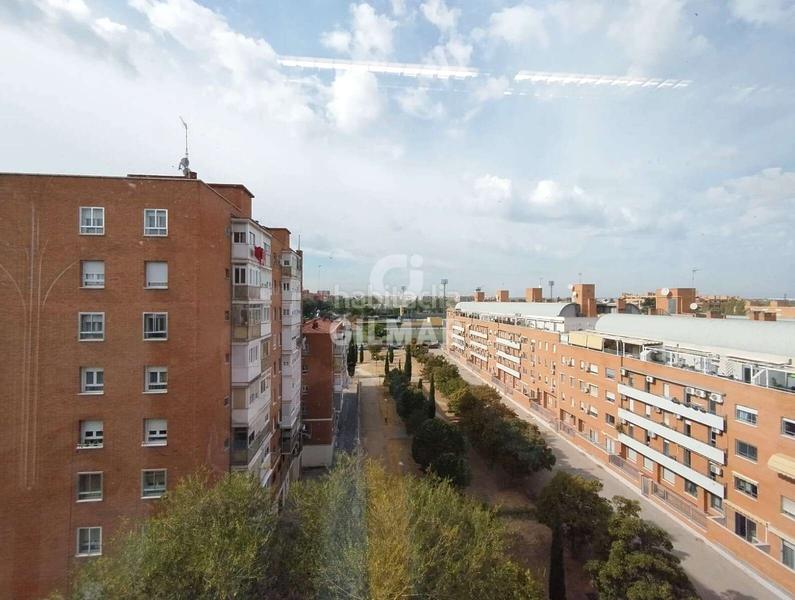 Foto 1afd0509-5705-4f28-8749-5fbb12983fa6. Office space with heating parking in Las Águilas Madrid