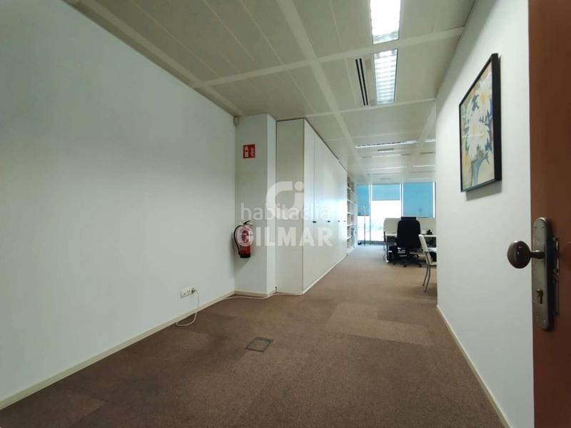 Foto 44f1f98d-8d69-4551-9806-28f9dae9c676. Office space with heating parking in Las Águilas Madrid