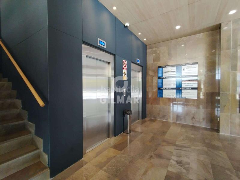 Foto 61bffc89-082f-474a-9c36-86ab2cb5cd4f. Office space with heating parking in Las Águilas Madrid