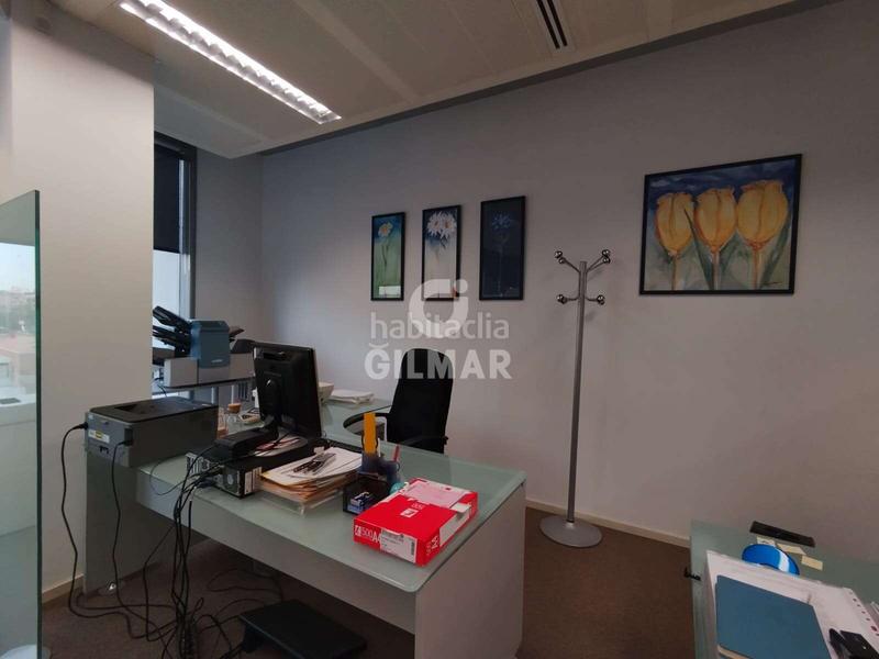 Foto b71f9612-6c66-46ac-a395-93a61633e454. Office space with heating parking in Las Águilas Madrid
