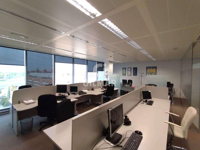 Foto e3566686-ea9c-424c-bf1d-e624fc665de2. Office space with heating parking in Las Águilas Madrid