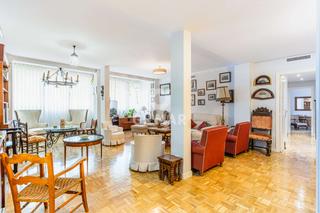 Appartamento in Puerta del Ángel. Presentamos esta excepcional vivienda de 160 m ubicada en el con