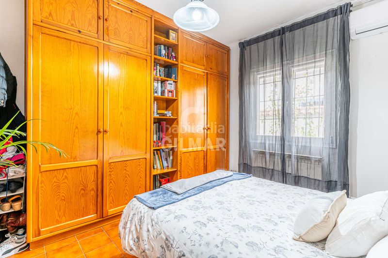 Casa adosada descubre el lujo y la comodidad en este impresionante chalet individual, ubicado en el barrio de cuatro vientos, en el distrito de en Madrid - Imagen 16
