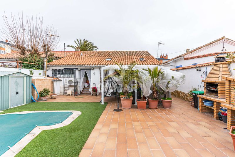 Casa adosada descubre el lujo y la comodidad en este impresionante chalet individual, ubicado en el barrio de cuatro vientos, en el distrito de en Madrid - Imagen 29