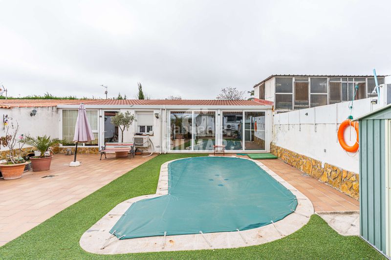 Casa adosada descubre el lujo y la comodidad en este impresionante chalet individual, ubicado en el barrio de cuatro vientos, en el distrito de en Madrid - Imagen 26