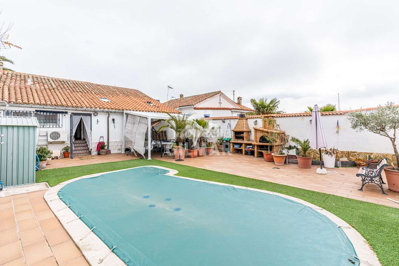 Casa adosada descubre el lujo y la comodidad en este impresionante chalet individual, ubicado en el barrio de cuatro vientos, en el distrito de en Madrid - Imagen 28