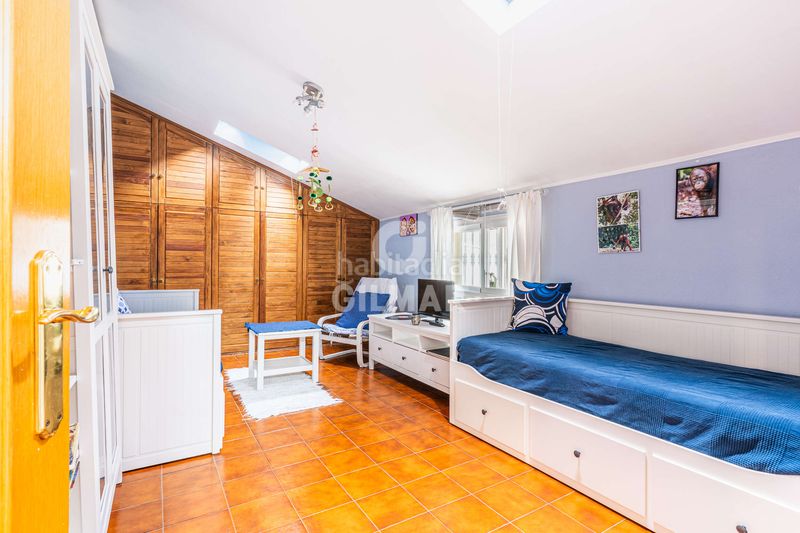 Casa adosada descubre el lujo y la comodidad en este impresionante chalet individual, ubicado en el barrio de cuatro vientos, en el distrito de en Madrid - Imagen 19