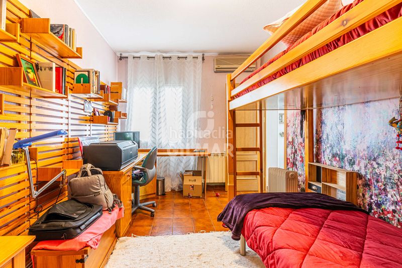 Casa adosada descubre el lujo y la comodidad en este impresionante chalet individual, ubicado en el barrio de cuatro vientos, en el distrito de en Madrid - Imagen 12