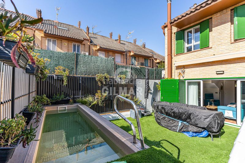 Foto 81f3ca5e-fa3c-48b4-aa72-bb03dda9d0fb. Casa adossada amb calefacció aparcament a Parque Europa-Los Pitufos Pinto