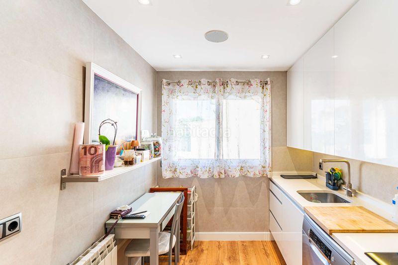 Foto a1cb1b97-0858-4f0c-8683-e40330e3b284. Casa adossada amb calefacció aparcament a Parque Europa-Los Pitufos Pinto