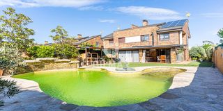 Casa a schiera in Zona Europa. Presentamos este espectacular chalet adosado en arroyomolinos, u