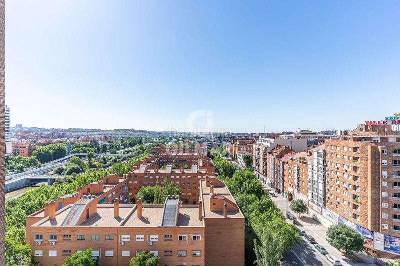 Foto f53eb2a5-d824-422c-8f63-594017d04fe3. Pis amb calefacció aparcament a Almendrales Madrid