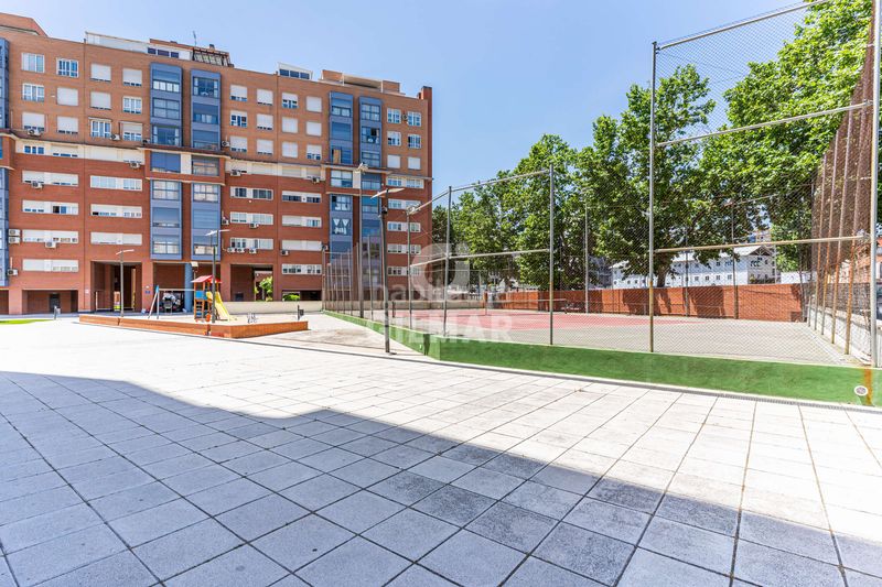 Foto 01cf1af7-7a06-44d8-8d98-874090d21ae4. Pis amb calefacció aparcament piscina a San Fermín Madrid