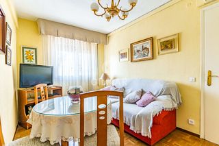 Etagenwohnung in Acacias. Se vende la nuda propiedad  en el barrio de comillas, ubicado en