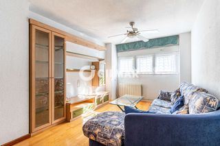 Appartamento in Los Cármenes. Piso en los cármenes de 122 m, 3 dormitorios, 1 baño, cocina, ex