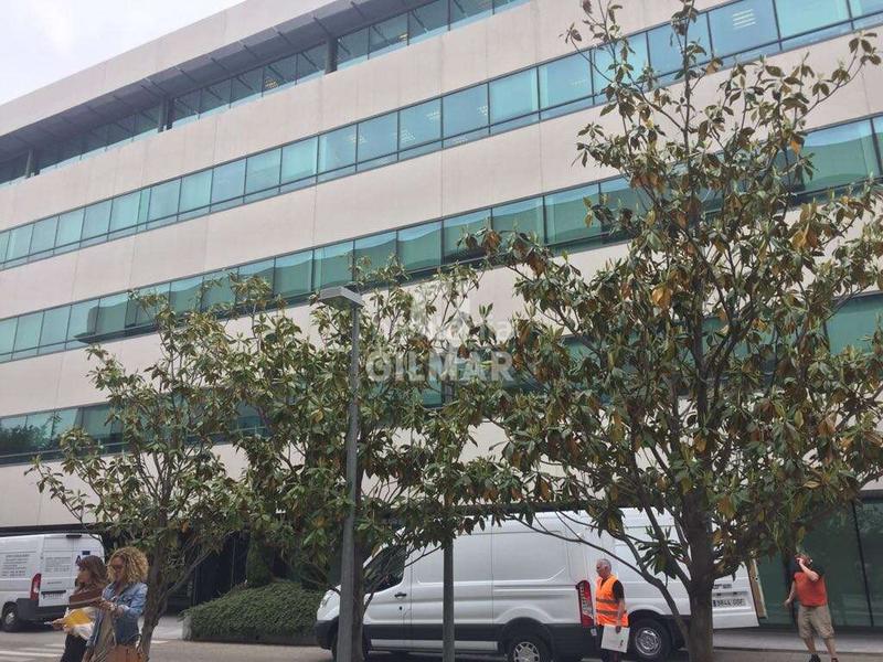 Foto 0fecab33-e9e0-4d1e-ad88-1cc7858e9ac0. Office space with heating parking in Simancas Madrid