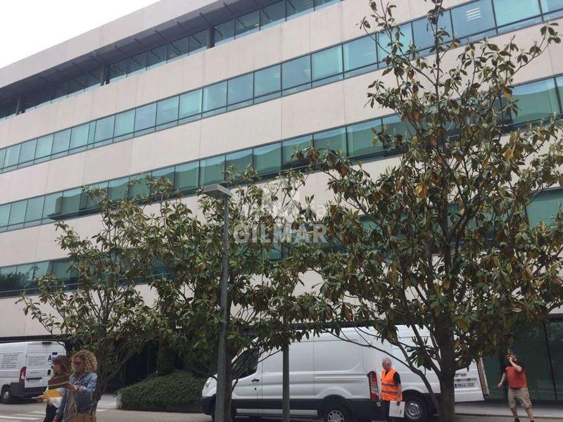 Foto fa239bbf-b4b8-4a14-84a7-fb5ce21f6e1b. Office space with heating parking in Simancas Madrid