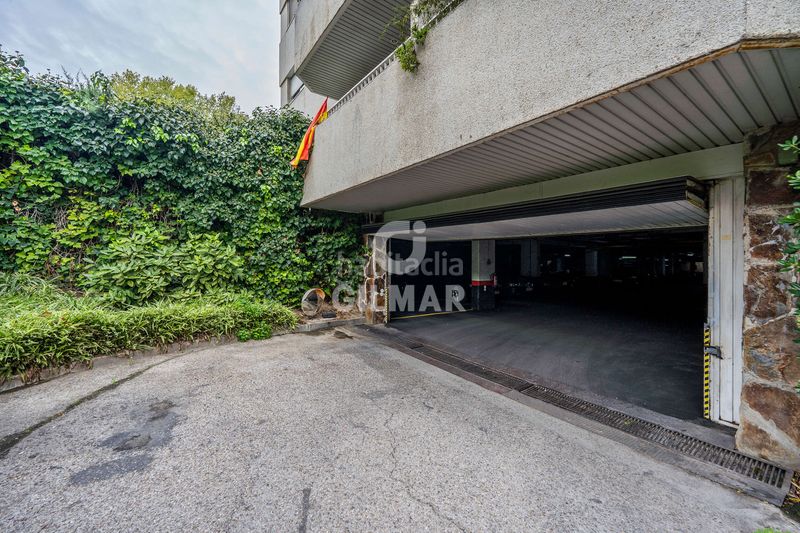 Parking coche  en  Salvador. Oportunidad inversor !!  11 plazas de garaje. junto a la clínica