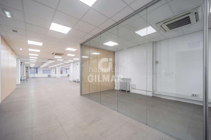 Foto 0268c022-5ff4-4447-8ed2-ce04a2e0111a. Oficina se comercializa en julián camarillo, una zona industrial con una gran proyección, adaptando lofts y oficinas a viviendas, esta mag en Madrid