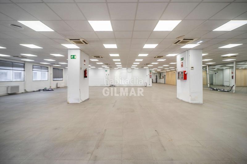 Foto 14ee1db2-5885-4e00-97df-17dc19bf74f0. Oficina se comercializa en julián camarillo, una zona industrial con una gran proyección, adaptando lofts y oficinas a viviendas, esta mag en Madrid