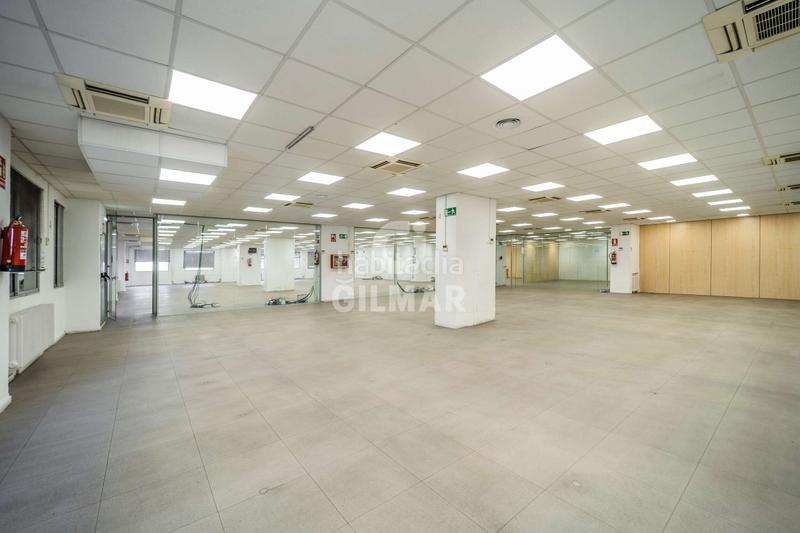 Foto 2846c881-a972-4748-8e3a-88018096fa47. Oficina se comercializa en julián camarillo, una zona industrial con una gran proyección, adaptando lofts y oficinas a viviendas, esta mag en Madrid