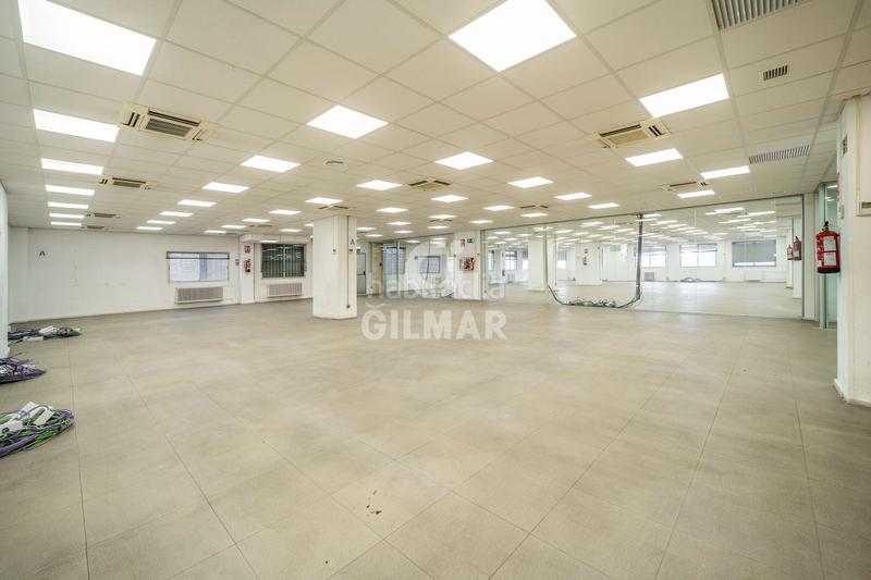 Foto 2bdd9569-8d82-4bf8-8f47-8036d4d3e011. Oficina se comercializa en julián camarillo, una zona industrial con una gran proyección, adaptando lofts y oficinas a viviendas, esta mag en Madrid