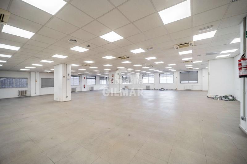 Foto 4052a637-5c9a-4430-8caa-67f3eb54470e. Oficina se comercializa en julián camarillo, una zona industrial con una gran proyección, adaptando lofts y oficinas a viviendas, esta mag en Madrid