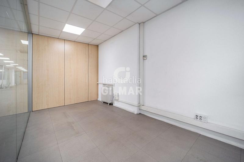 Foto 4112cdf2-878f-4992-b553-ca47311088de. Oficina se comercializa en julián camarillo, una zona industrial con una gran proyección, adaptando lofts y oficinas a viviendas, esta mag en Madrid