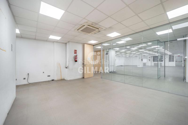 Foto 4daa9678-6c2a-4d06-864b-6a566fa29bac. Oficina se comercializa en julián camarillo, una zona industrial con una gran proyección, adaptando lofts y oficinas a viviendas, esta mag en Madrid