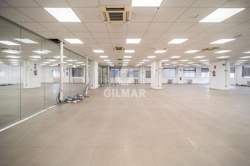 Foto 6ec3adc3-118b-4d15-b5f3-0b799464e489. Oficina se comercializa en julián camarillo, una zona industrial con una gran proyección, adaptando lofts y oficinas a viviendas, esta mag en Madrid