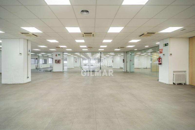 Foto 8930efcb-d1f9-4908-bd24-c9e0559587ed. Oficina se comercializa en julián camarillo, una zona industrial con una gran proyección, adaptando lofts y oficinas a viviendas, esta mag en Madrid