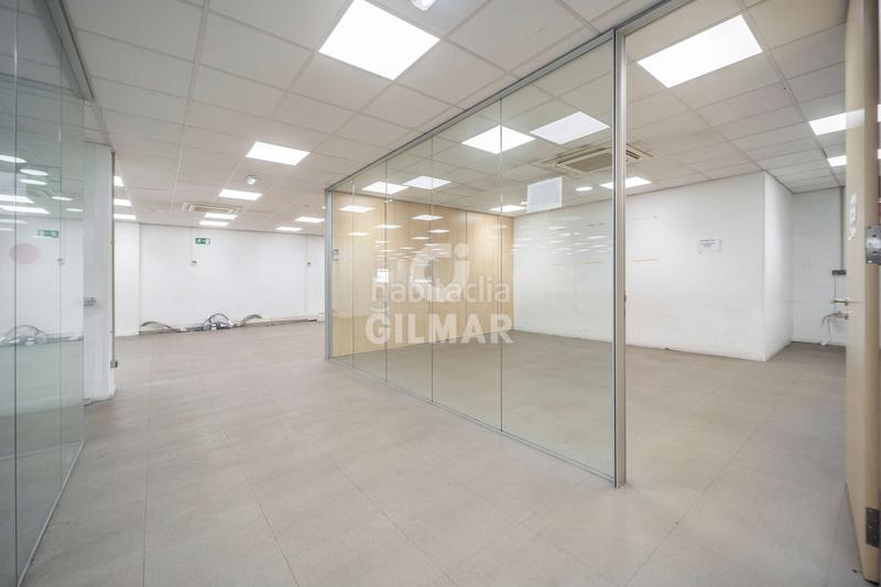 Foto d1e340e4-a502-40ba-87a4-b59465f7d305. Oficina se comercializa en julián camarillo, una zona industrial con una gran proyección, adaptando lofts y oficinas a viviendas, esta mag en Madrid