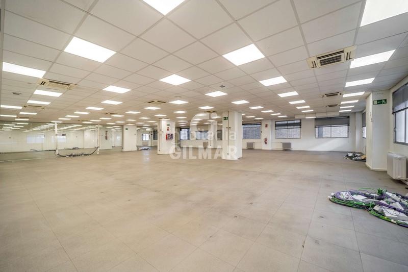 Foto df3f5bea-7ccf-4106-ac33-5c47064011e7. Oficina se comercializa en julián camarillo, una zona industrial con una gran proyección, adaptando lofts y oficinas a viviendas, esta mag en Madrid