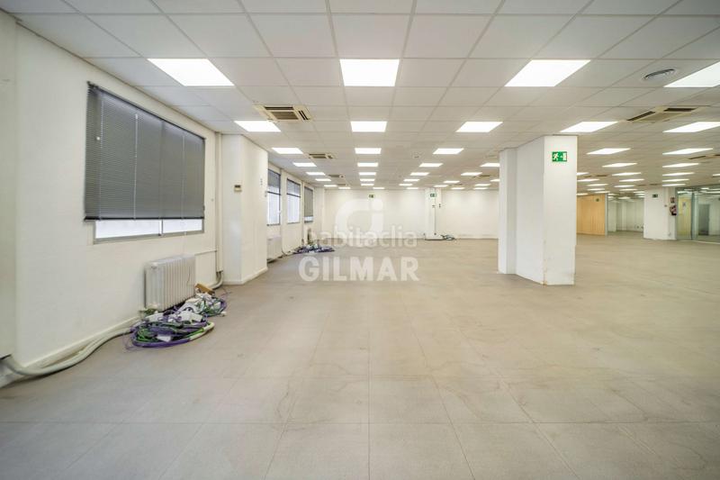 Foto fd3222ba-7e96-4c9d-b38e-8dc0ce106553. Oficina se comercializa en julián camarillo, una zona industrial con una gran proyección, adaptando lofts y oficinas a viviendas, esta mag en Madrid