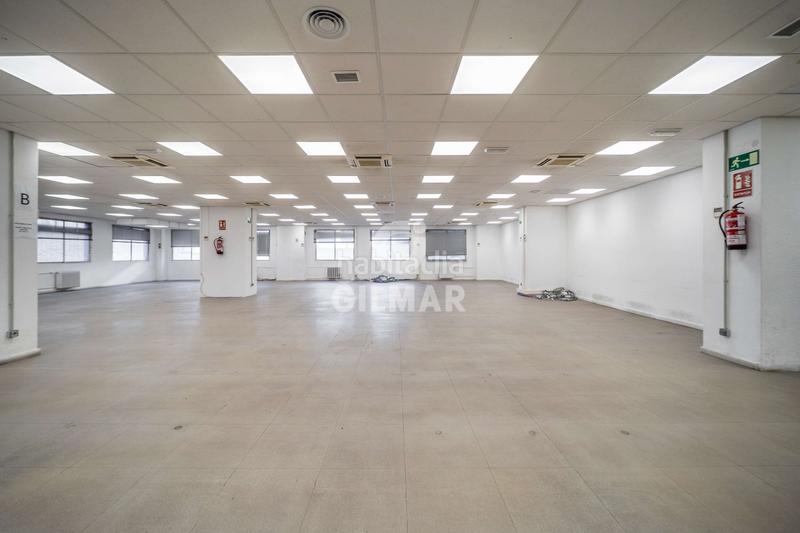 Foto fff0fc5e-d520-4510-8854-de078beda502. Oficina se comercializa en julián camarillo, una zona industrial con una gran proyección, adaptando lofts y oficinas a viviendas, esta mag en Madrid