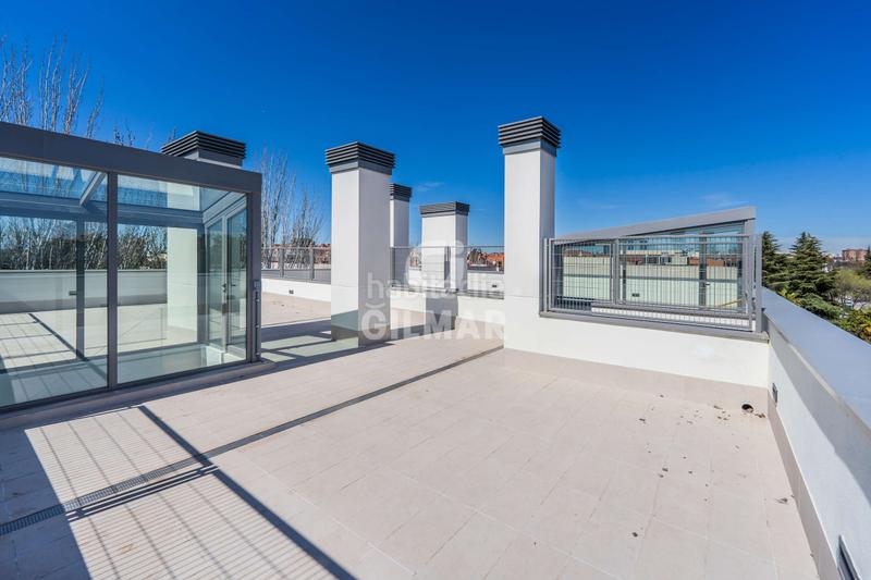 Foto 5553822f-1fb9-466a-a5b8-519337d99695. Duplex con riscaldamento parcheggio piscina in San Juan Bautista Madrid