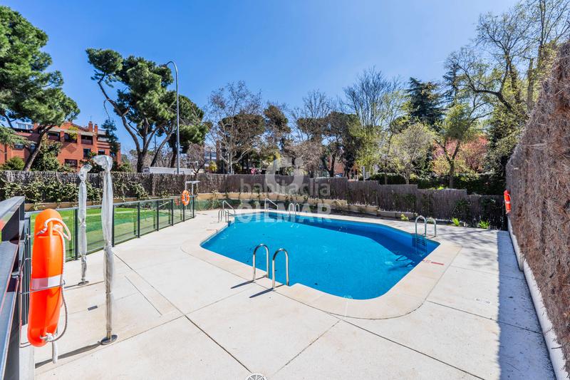 Foto 5c0a2e6f-49d7-4163-8b58-264e54d32881. Duplex con riscaldamento parcheggio piscina in San Juan Bautista Madrid