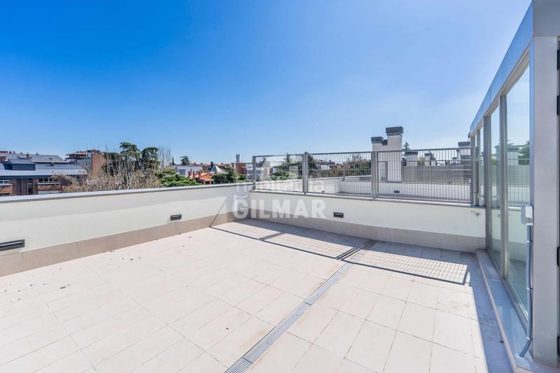 Foto c6c98bdf-a886-4408-af8d-94d502805670. Duplex con riscaldamento parcheggio piscina in San Juan Bautista Madrid